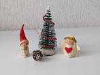 Poppenhuis kerstboom , 2 kerst popjes en dennenappeltje 🏠, Ophalen of Verzenden, Gebruikt, Poppenhuis