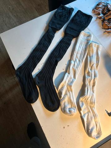 2 Sets van Schotse sokken/kniekousen - Zwart & Wit beschikbaar voor biedingen