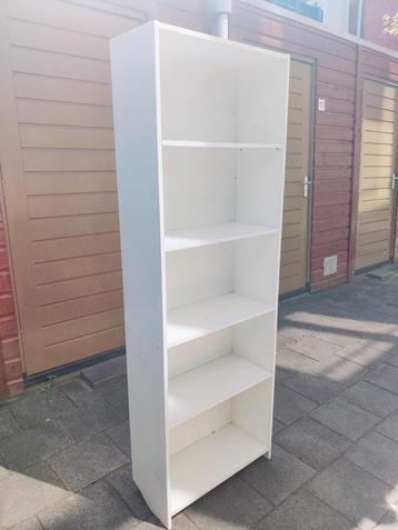Witte kast (175.5h x 59.5w x 25d)