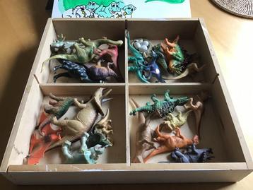  Handbeschilderde kist met dinosaurussen  beschikbaar voor biedingen