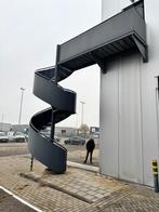 2x stalen spiltrap / wenteltrap met bordes (ijzeren trap), Doe-het-zelf en Verbouw, Ladders en Trappen, Ophalen, Gebruikt, Trap