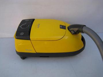 Zeer krachtige 1500 watt Miele stofzuiger geel beschikbaar voor biedingen