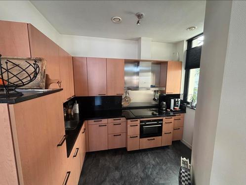 Te koop mooie keuken., Huis en Inrichting, Keuken | Complete keukens, Zo goed als nieuw, Hoekkeuken, Ophalen of Verzenden