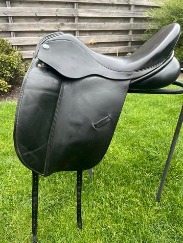 Msfc 18 inch dressuurzadel beschikbaar voor biedingen