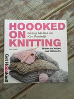 Hoooked on knitting - breien en haken met ribbonxl (boek), Ophalen of Verzenden, Zo goed als nieuw, Breien of Haken, Patroon of Boek