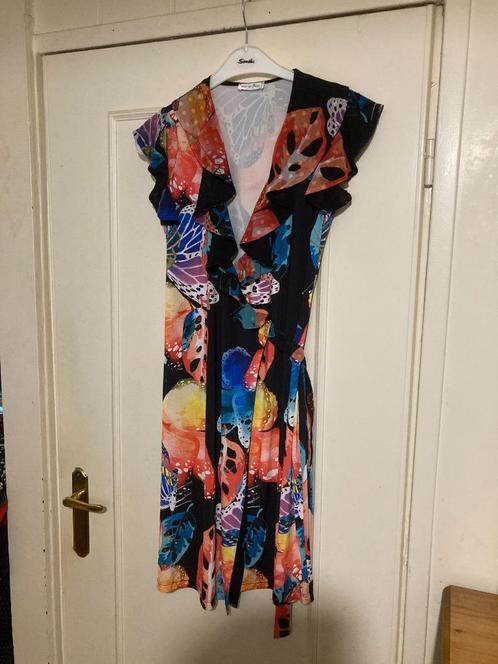 Rood blauw zwart gebloemde omslag jurk van Eroke, maat 42, Kleding | Dames, Jurken, Zo goed als nieuw, Maat 42/44 (L), Rood, Onder de knie