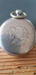 Antieke zakhorloge met afbeelding van een hond , valt stil., Ophalen of Verzenden