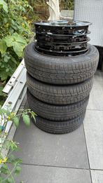 Orgnele Renault twingo velgen met banden en wiel doppen, Auto-onderdelen, Banden en Velgen, 14 inch, Gebruikt, 155 mm, Banden en Velgen