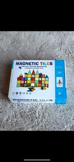 Nieuw Magnetisch Speelgoed: 100 bouwstenen inc 2 auto”s, Ophalen of Verzenden, Nieuw, Knutselen