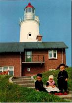 Urk - Kinderen in klederdracht bij de vuurtoren, Ophalen of Verzenden, 1960 tot 1980, Ongelopen, Flevoland