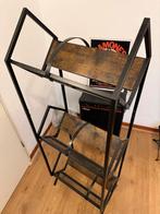 Stijlvolle platenkast met metalen frame, Huis en Inrichting, Kasten | Overige, Ophalen, Zo goed als nieuw