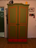 Groene kledingkast met rode accenten - Tilburg, Kinderen en Baby's, Kinderkamer | Commodes en Kasten, Ophalen, Gebruikt, Kast