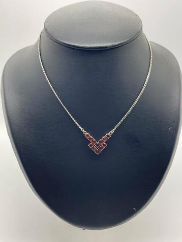 A49 Prachtige zilveren ketting met rode stenen beschikbaar voor biedingen