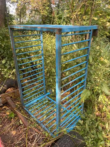 Kooi / Box hekken staal carnaval beschikbaar voor biedingen