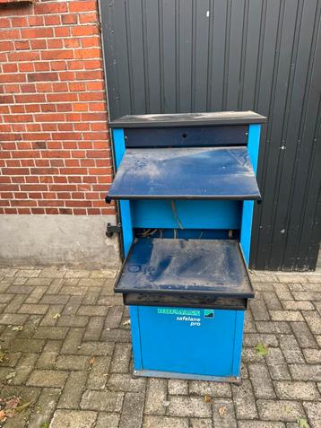 Werkplaats computer kast beschikbaar voor biedingen