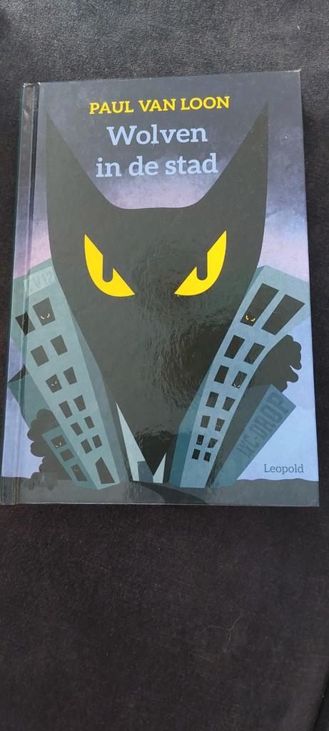 Wolven in de stad - Paul van Loon, Boeken, Kinderboeken | Jeugd | onder 10 jaar, Zo goed als nieuw, Fictie algemeen, Ophalen of Verzenden