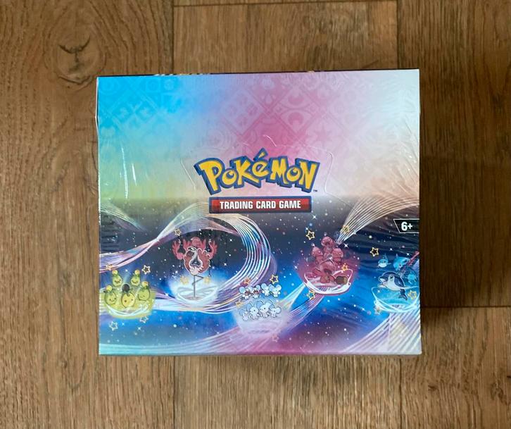 Pokémon TCG - Paldean Fates Mini Tin Display *SEALED*, Hobby en Vrije tijd, Verzamelkaartspellen | Pokémon, Nieuw, Foil, Ophalen of Verzenden