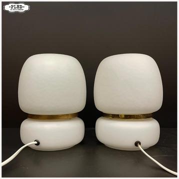 Twee vintage opaline tafellampen / bedlampen / Tsjechie beschikbaar voor biedingen