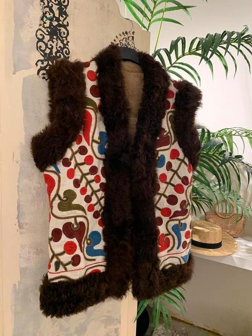 Vintage Suzani waistcoat M bohemian gilet embroidery, Kleding | Dames, Bodywarmers, Zo goed als nieuw, Maat 38/40 (M), Bruin, Ophalen of Verzenden