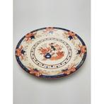 # Bord met een vaas met bloemen. Petrus Regout. 1860 - 1890, Antiek en Kunst, Antiek | Wandborden en Tegels, Ophalen