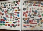 Vol album speldjes, 4 pagina’s - Ruim 200 speldjes!, Verzamelen, Speldjes, Pins en Buttons, Ophalen of Verzenden, Zo goed als nieuw