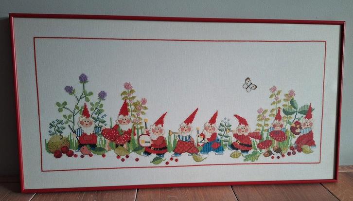 Geborduurd Kabouter Schilderij - Rode Lijst, Huis en Inrichting, Woonaccessoires | Schilderijen, Tekeningen en Foto's, Gebruikt