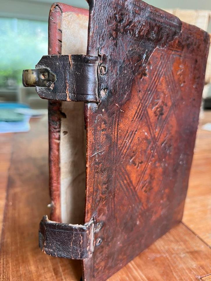 Zeldzame 15e/16e-eeuwse boekband, Antiek en Kunst, Antiek | Boeken en Bijbels, Ophalen of Verzenden
