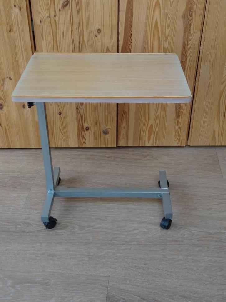 Verstelbare bedtafel op wielen met rem, Diversen, Verpleegmiddelen, Gebruikt, Ophalen