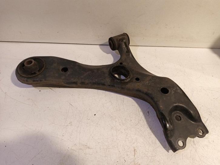 Draagarm rechts voor Toyota Auris, Auto-onderdelen, Ophanging en Onderstel, Toyota, Gebruikt, Herkomst onderdeel bekend, 12 maanden garantie