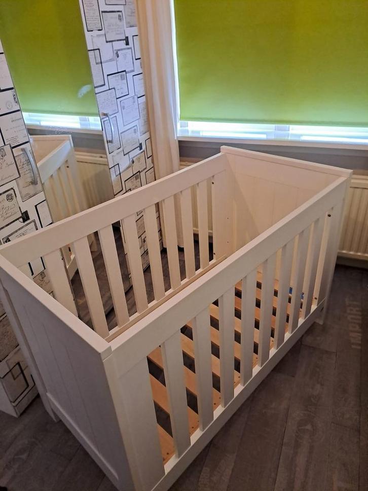 Commode + Ledikant TWF (Marbella wit), Kinderen en Baby's, Kinderkamer | Commodes en Kasten, Zo goed als nieuw, 90 tot 105 cm