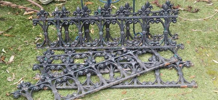 Laag gietijzeren (balustrade) hekwerk (4meter lang)brocante, Tuin en Terras, Tuinhekken en Hekwerk, Gebruikt, Tuinhek, IJzer, Ophalen