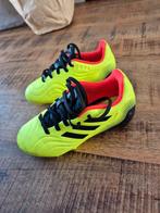 Nette voetbalschoenen van adidas, Ophalen, Maat XS of kleiner, Schoenen, Zo goed als nieuw