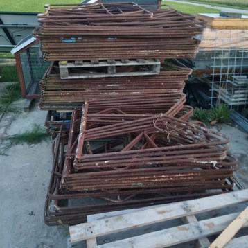 Partij diverse schragen hoog en laag! 47 stuks beschikbaar voor biedingen