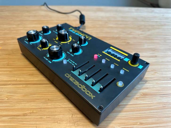 Dreadbox Typhon + Analog Cases Pulse Case, Muziek en Instrumenten, Synthesizers, Zo goed als nieuw, Overige aantallen, Overige merken