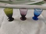 Drie kleine gekleurde borrelglaasjes, Verzamelen, Glas en Borrelglaasjes, Ophalen of Verzenden, Borrel- of Shotglas, Zo goed als nieuw