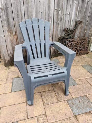2 antracietgrijze lounge tuinstoelen beschikbaar voor biedingen
