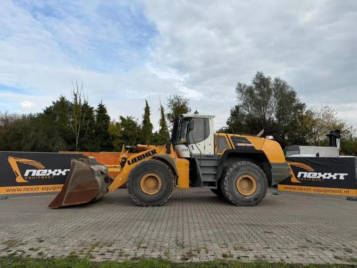 Liebherr L576 (bj 2011), Zakelijke goederen, Machines en Bouw | Kranen en Graafmachines, Wiellader of Shovel
