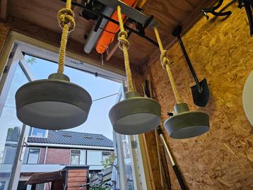 Industriele eetkamerlamp, touw en betonlook metaal beschikbaar voor biedingen