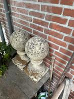 Tuinornamenten: 2 Grote Beton Bollen op Voet, Tuin en Terras, Ophalen of Verzenden, Gebruikt, Beton, Overige typen