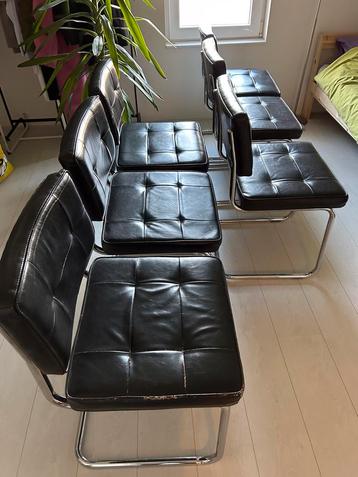 6 zwarte buisframe stoelen beschikbaar voor biedingen