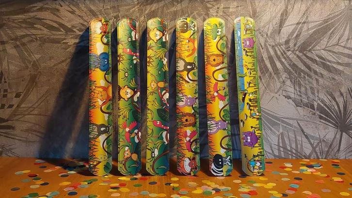 Klaparmbandjes Jungle Thema - traktatie uitdeel cadeautjes, Hobby en Vrije tijd, Feestartikelen, Nieuw, Feestartikel, Verjaardag