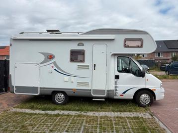 Dethleffs Alkoof Camper met stapelbed