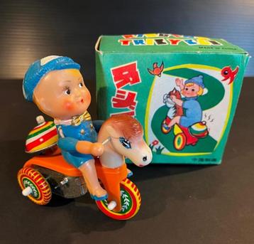 Blikken bellende driewieler met poppetje beschikbaar voor biedingen
