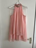 Lichtroze chiffon feestjurk met halter en sierkraag, Maat 38/40 (M), Jane Norman, Ophalen of Verzenden, Zo goed als nieuw
