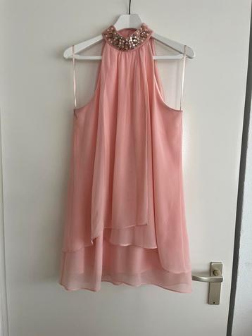 Lichtroze chiffon feestjurk met halter en sierkraag beschikbaar voor biedingen