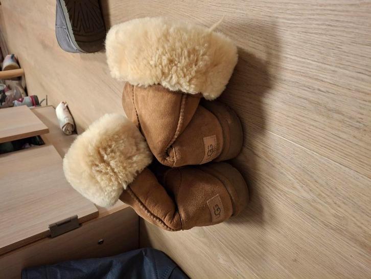 Uggs Laarsen Bruin 39 & Grijs 37 - Weinig Gedragen en nog ve, Kleding | Dames, Schoenen, Zo goed als nieuw, Lage of Enkellaarzen