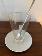 Twee Nespresso latte macchiato glazen, schotels en lepels, Ophalen of Verzenden, Effen, Kop(pen) en/of Schotel(s), Glas