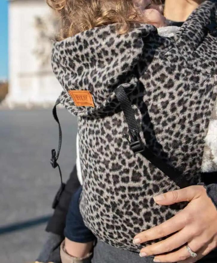 Bykay click carrier draagzak luipaard print, Kinderen en Baby's, Babydragers en Draagdoeken, Zo goed als nieuw, Draagzak, Overige merken