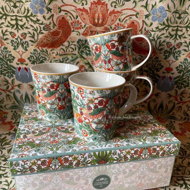 Engelse SET William Morris Strawberry Thief bekers 4 stuks, Huis en Inrichting, Keuken | Servies, Nieuw, Kop(pen) en/of Schotel(s)