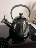 Goed werkende zwarte fluitketel, 1,6 liter van Le Creuset, 1 tot 2 liter, Ophalen of Verzenden, Gebruikt, Draadloos
